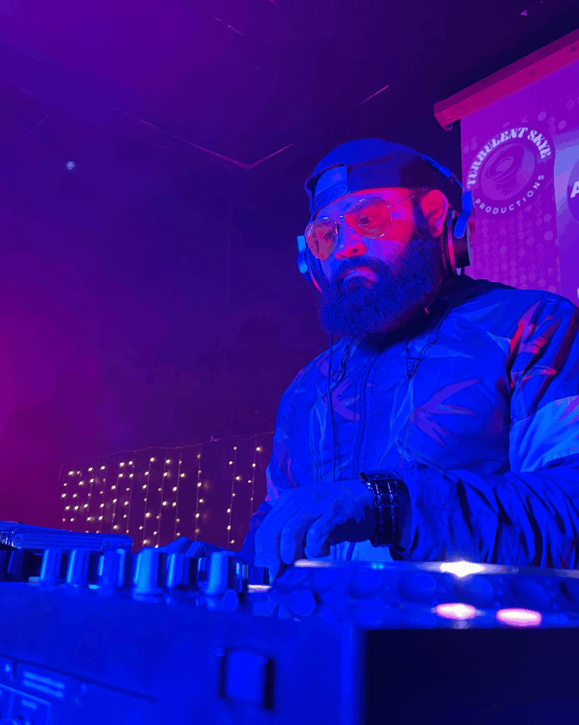 Nińo Lebon at Open Deck Night at The Heart Events