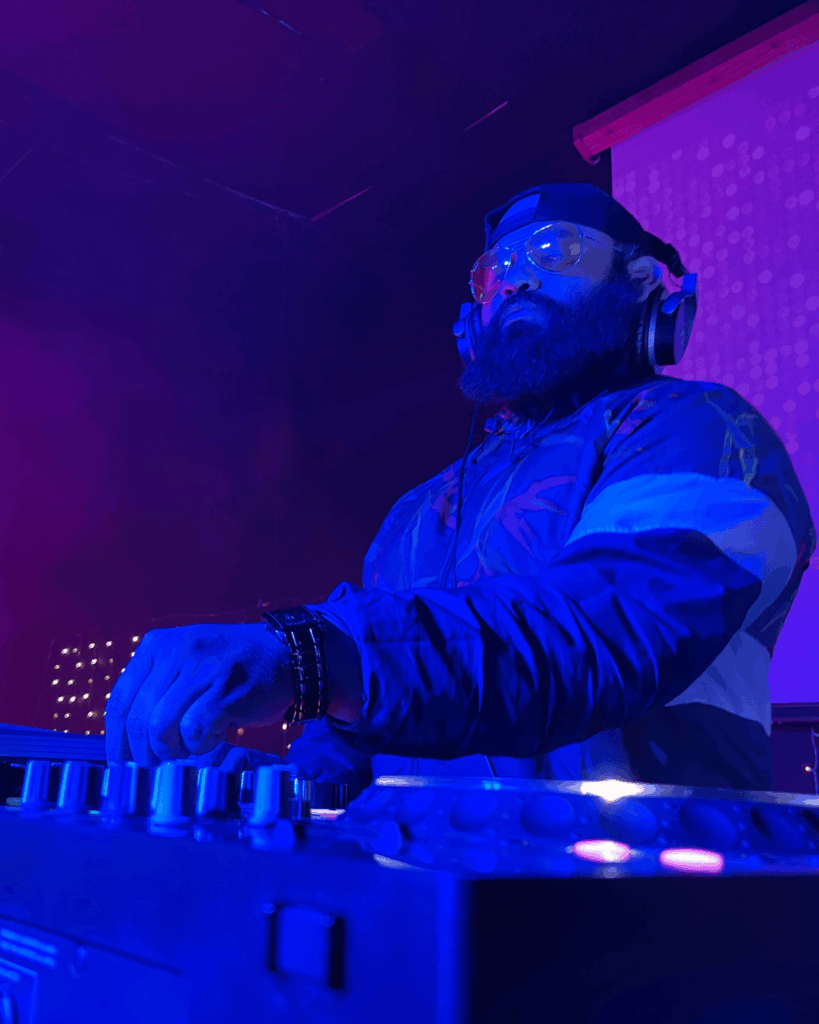 Nińo Lebon at Open Deck Night at The Heart Events