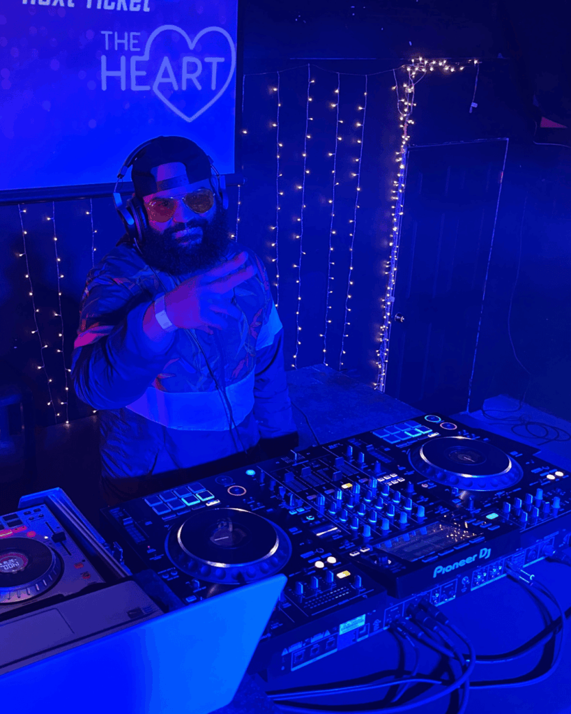 Nińo Lebon at Open Deck Night at The Heart Events